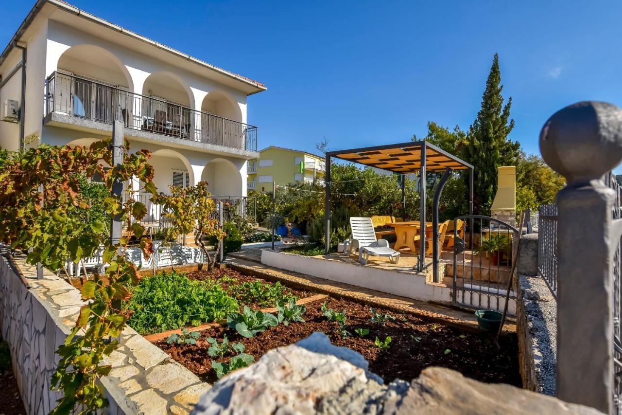 Apartments Milan Рогозница Экстерьер фото