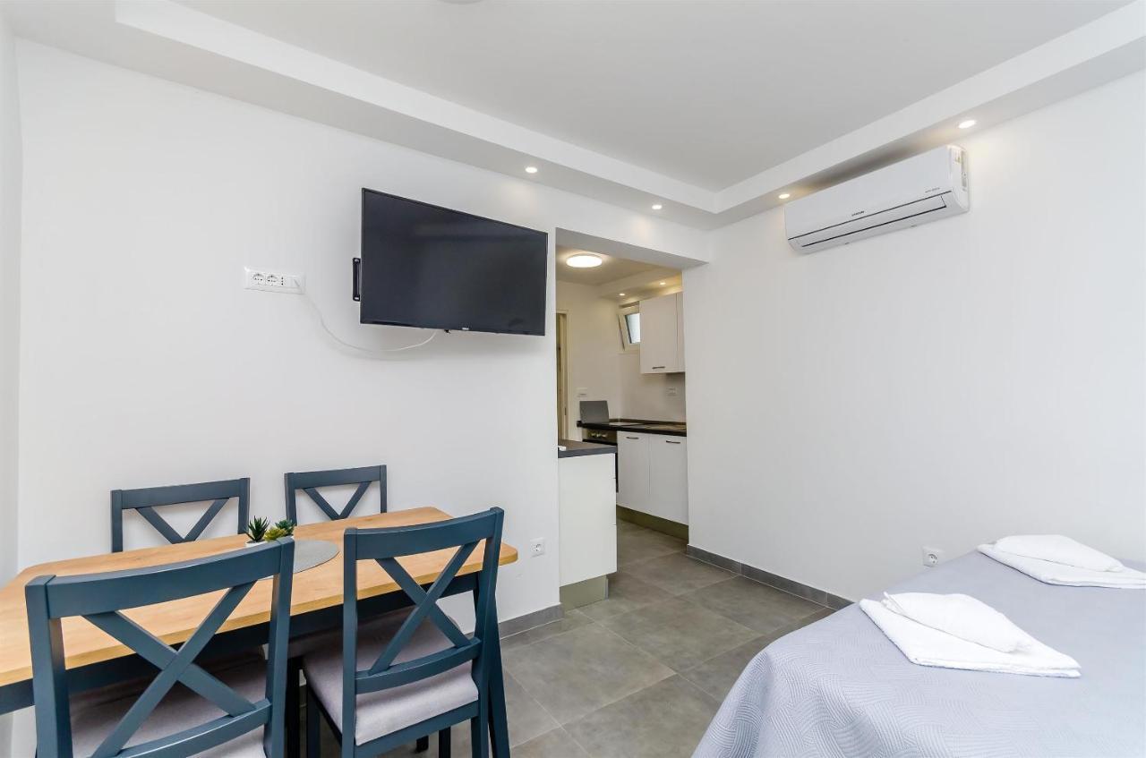 Apartments Milan Рогозница Экстерьер фото