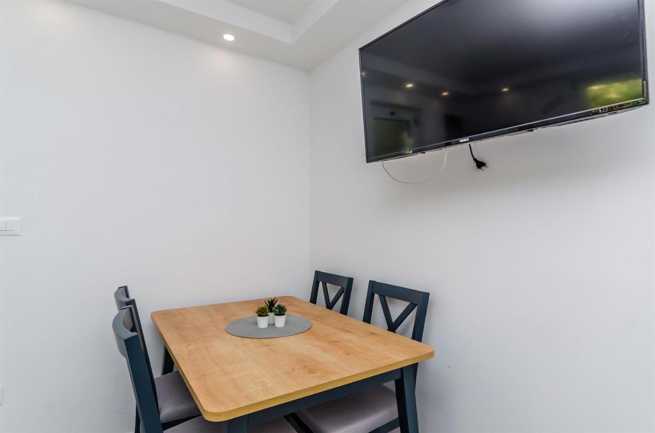 Apartments Milan Рогозница Экстерьер фото