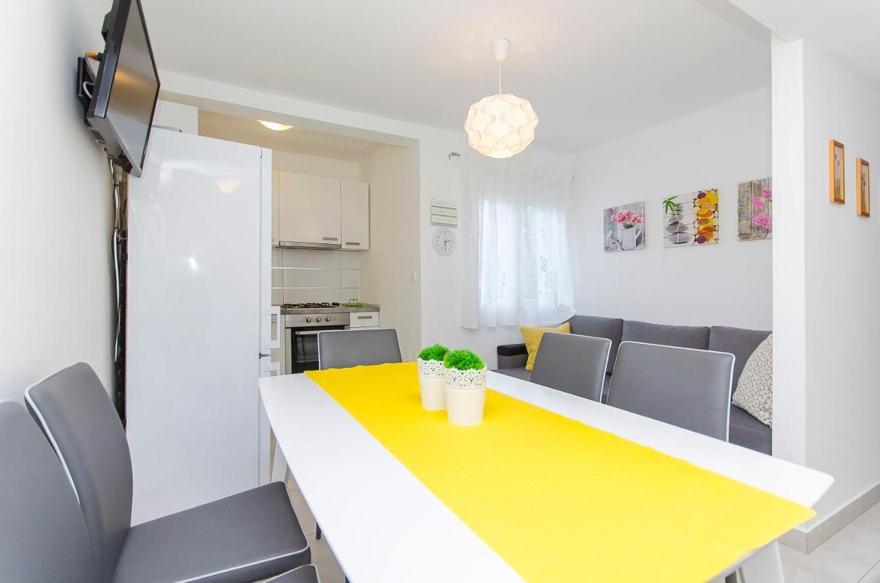 Apartments Milan Рогозница Экстерьер фото